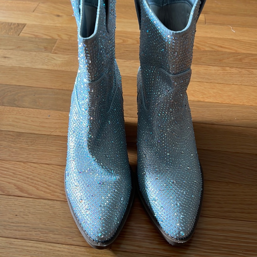 Beautiful Taylor swift inspired boots